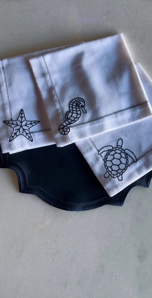 Kit com Um Jogo Americano Couro Marinho com Guardanapo Tartaruga